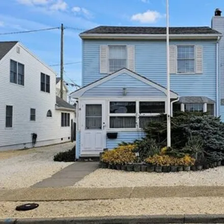 Rent this 5 bed house on 27 East Shore Way in Ocean Beach, Toms River