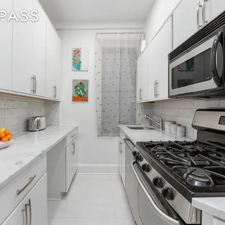 Rent this 2 bed apartment on 152 West 58th Street in New York, NY 10019