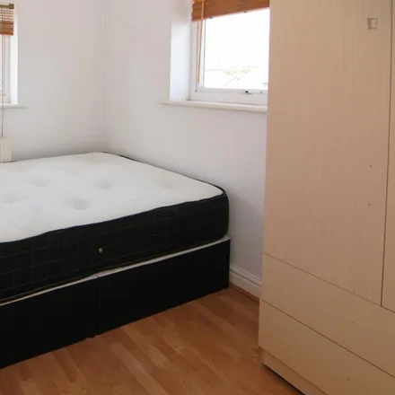 Rent this 5 bed room on 2 Torres Square in Millwall, London