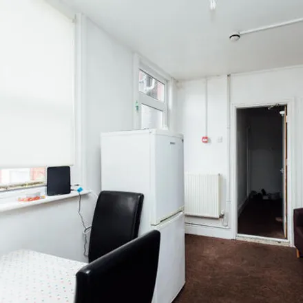 Image 4 - 25 Albert Grove, Nottingham, NG7 1PB, United Kingdom - Duplex for rent