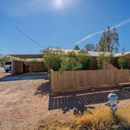 Buy this studio house on 990 East Halcyon Road in Tucson, AZ 85719