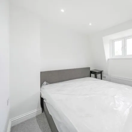 Image 3 - 22, 24, 26, 28 Mossbury Road, London, SW11 2PA, United Kingdom - Apartment for rent