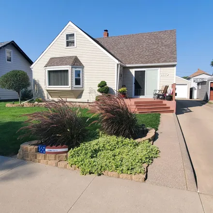 Buy this 4 bed house on 1110 South Lloyd Street in Aberdeen, SD 57401