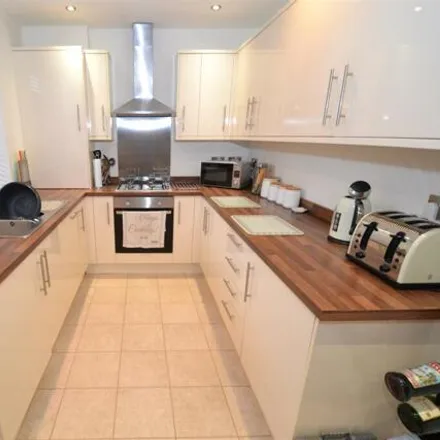 Image 4 - Back Lyon Street, Queensbury, BD13 1AY, United Kingdom - Townhouse for sale
