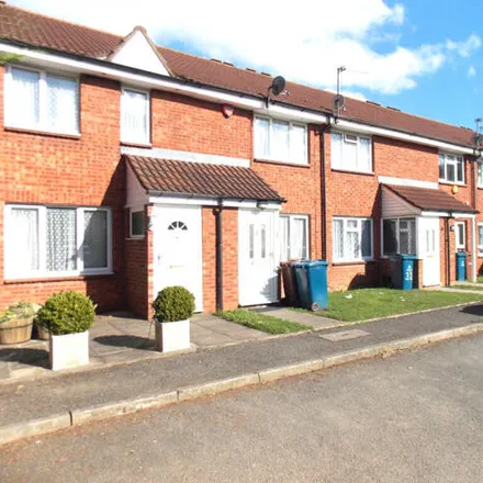 Rent this 2 bed townhouse on Rufford Close in Greenhill, London