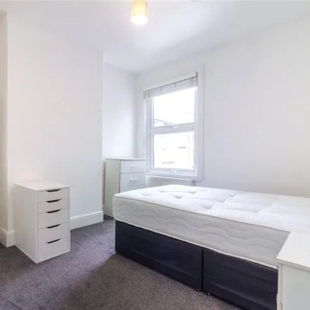 Image 4 - Aylesbury Road, London, SE17 2EH, United Kingdom - Apartment for rent