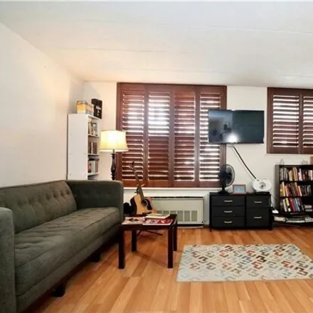 Image 6 - 322 101st Street, New York, NY 11209, USA - Apartment for sale