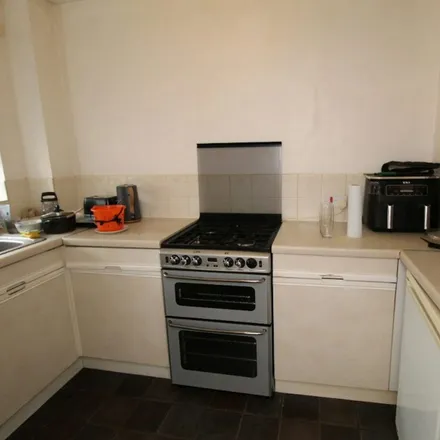 Rent this 3 bed apartment on 5 Falcon Close in Nottingham, NG7 2DL