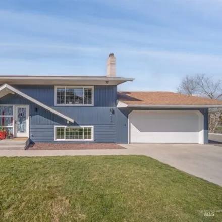 Buy this 4 bed house on 2611 Echo Hills Drive in Lewiston, ID 83501