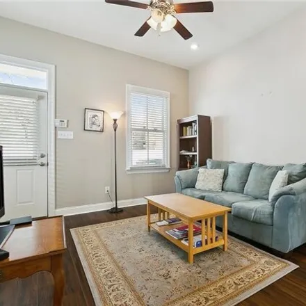 Image 5 - 637 Saint Mary Street, New Orleans, LA 70130, USA - House for sale