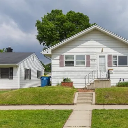 Buy this 3 bed house on 840 Grand Boulevard in Mishawaka, IN 46544