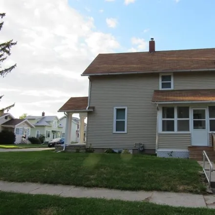 Rent this 3 bed house on 2109 Madison Street in Davenport, IA 52804