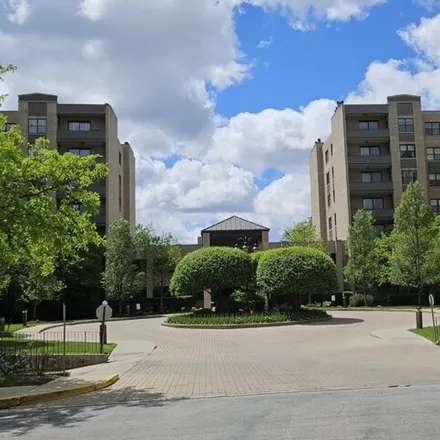 Image 1 - Barclay Place, 4545 West Touhy Avenue, Lincolnwood, Niles Township, IL 60712, USA - Condo for sale