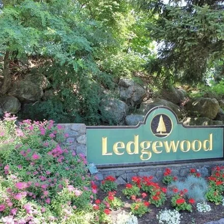 Image 1 - 11 Ledgewood Way, Peabody, MA 01964, USA - Condo for sale