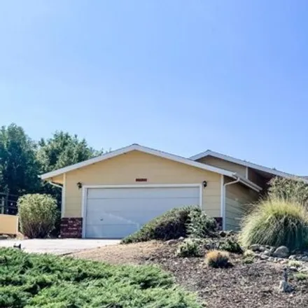 Rent this 3 bed house on 27432 Kelso Court in Stallion Springs, Kern County