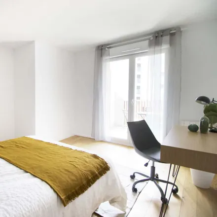 Rent this 5 bed room on 62 Rue Ampère in 38000 Grenoble, France