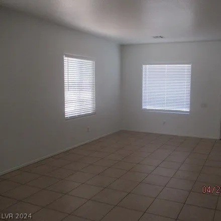 Image 4 - 3017 Dowitcher Avenue, North Las Vegas, NV 89084, USA - House for rent
