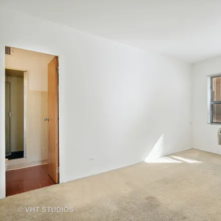 Image 8 - 8100 South South Shore Drive, Chicago, IL 60617, USA - House for sale
