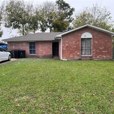 Buy this 3 bed house on 3511 Kilkenny Drive in Houston, TX 77047