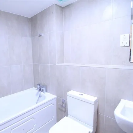 Image 3 - Dreams, High Road, Seven Kings, London, IG1 1TR, United Kingdom - Apartment for rent