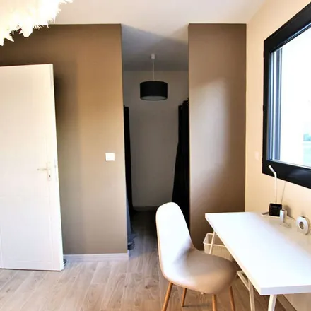 Rent this 5 bed apartment on 12 Place de l'Église in 44240 La Chapelle-sur-Erdre, France