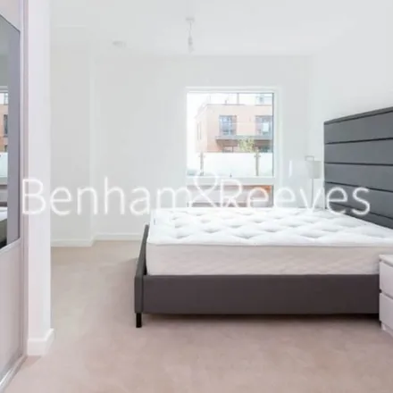 Rent this 2 bed apartment on Beaufort Drive in London, NW11 6BS