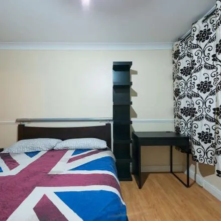 Image 4 - 31-84 Clovelly Way, Ratcliffe, London, E1 0SF, United Kingdom - Apartment for rent