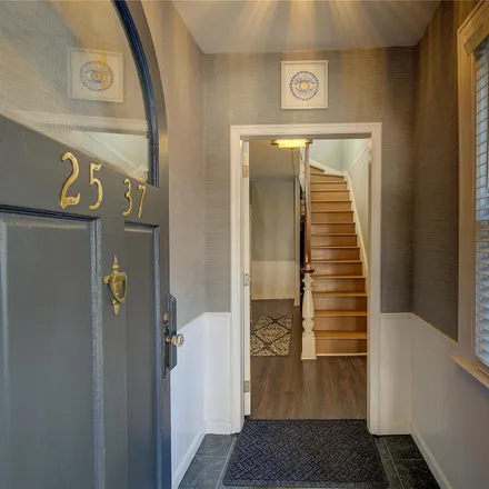 Image 2 - 25-33 42nd Street, New York, NY 11103, USA - Townhouse for sale