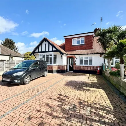 Rent this 4 bed house on Mayfield Avenue in Southend-on-Sea, SS2 6NR