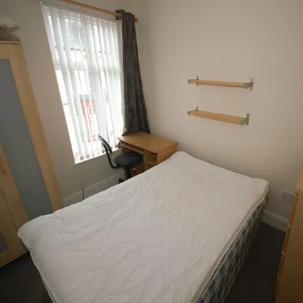 Image 6 - Cretan Road, Liverpool, L15 0HR, United Kingdom - Room for rent