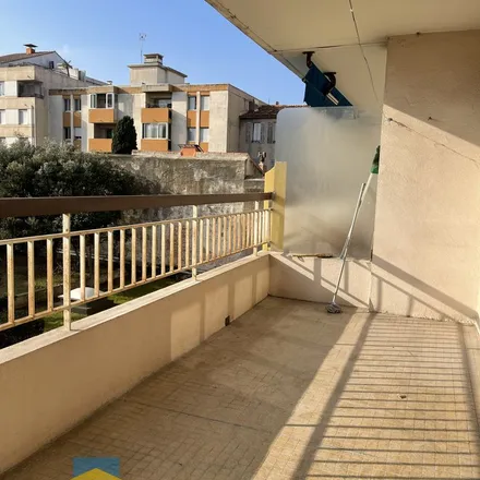 Rent this 3 bed apartment on Khatchkar du centenaire du génocide des Arméniens in Square Sidi Brahim, 13005 Marseille