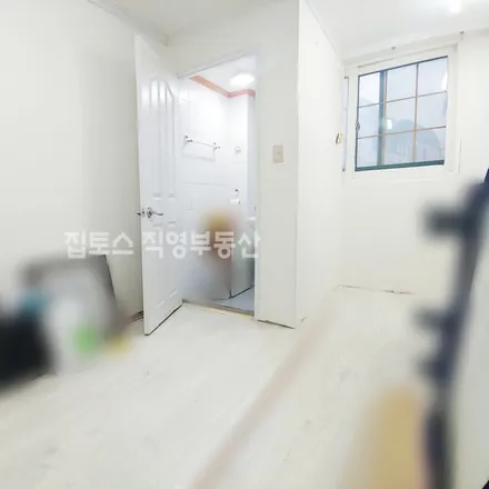 Rent this studio apartment on 서울특별시 관악구 신림동 120-31
