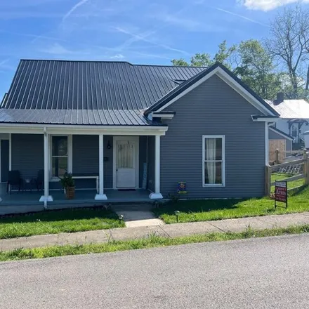 Buy this 4 bed house on 301 W Maple Ave in Lancaster, Kentucky