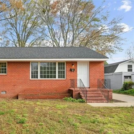 Buy this 3 bed house on 7 Westlawn Drive in Hampton, VA 23664