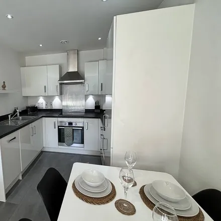 Rent this 2 bed condo on Nash Mills in HP3 9DH, United Kingdom