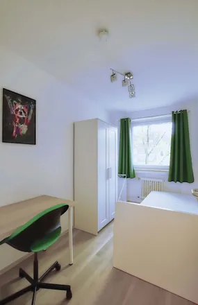 Rent this 5 bed room on Kölner Landstraße 352a in 40589 Dusseldorf, Germany