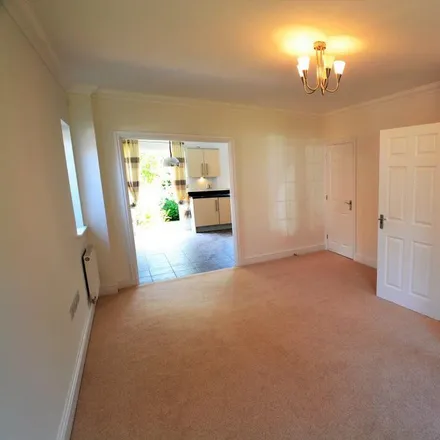 Image 3 - Pembridge Gardens, Stevenage, SG2 8BF, United Kingdom - House for rent