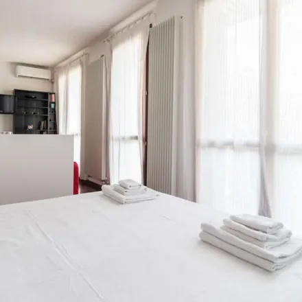Image 8 - Piazza Francesco Carrara, 9, 20136 Milan MI, Italy - Apartment for rent