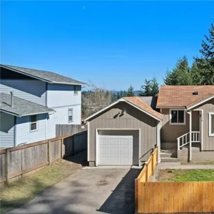 Buy this 2 bed house on 1144 Poindexter Avenue West in Bremerton, WA 98312