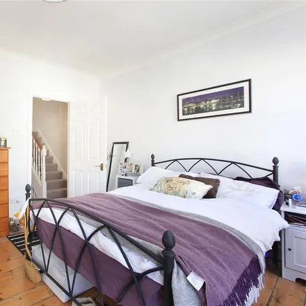 Image 7 - Rowena Crescent, London, SW11 2PT, United Kingdom - Townhouse for rent