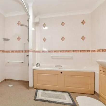 Image 7 - Glen View, Gravesend, DA12 1LS, United Kingdom - Apartment for sale