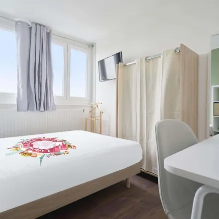 Rent this 4 bed room on 83 Avenue Bernadette in 59110 La Madeleine, France