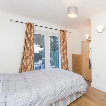 Rent this 5 bed room on Taylor's Green in London, United Kingdom