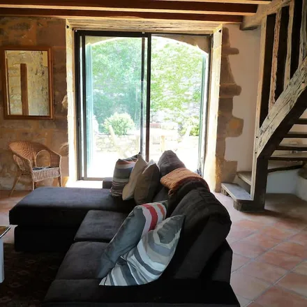 Rent this 2 bed townhouse on Boudy-de-Beauregard in Lot-et-Garonne, France