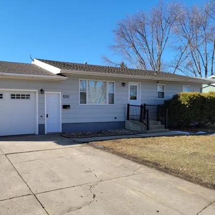 Image 1 - 1232 12th Avenue Northeast, Aberdeen, SD 57401, USA - House for sale