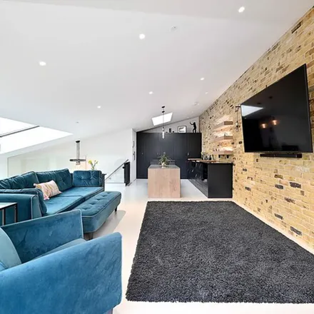 Image 3 - Artillery House, Barge Lane, Old Ford, London, E3 5BF, United Kingdom - Apartment for rent