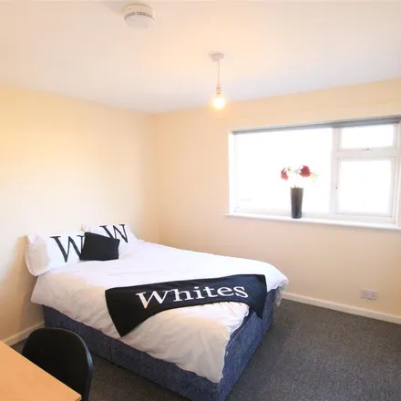 Rent this 4 bed apartment on Thorn Hill in Northampton, NN4 8TA