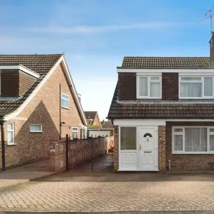 Buy this 3 bed duplex on Braziers Close in Galleywood, CM2 8YJ
