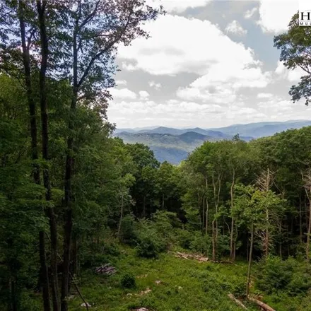 Image 4 - 518 Eagles Nest Trail, Avery County, NC 28604, USA - House for sale