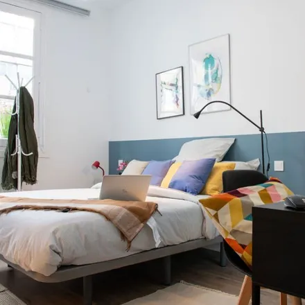 Rent this 5 bed room on Gran Vía Capital in Calle de Silva, 28004 Madrid